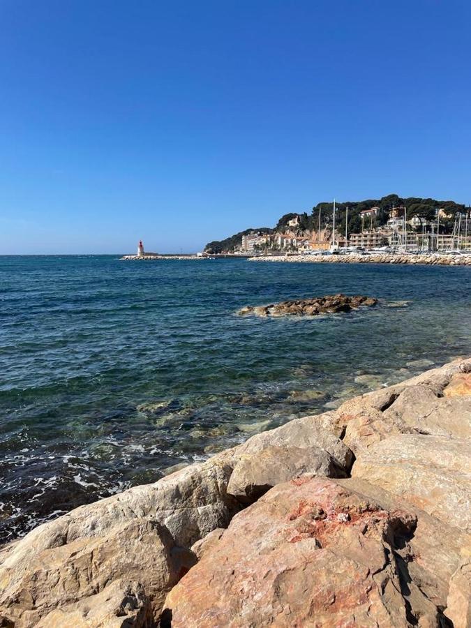 Joli A * Sanary-sur-Mer